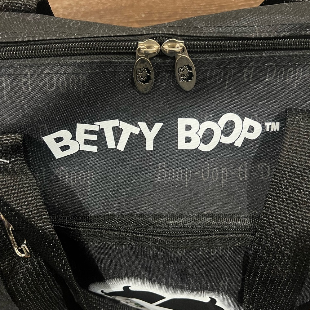 NWT Betty boop duffle bag / weekender travel bag black and white - Picture 5 of 14